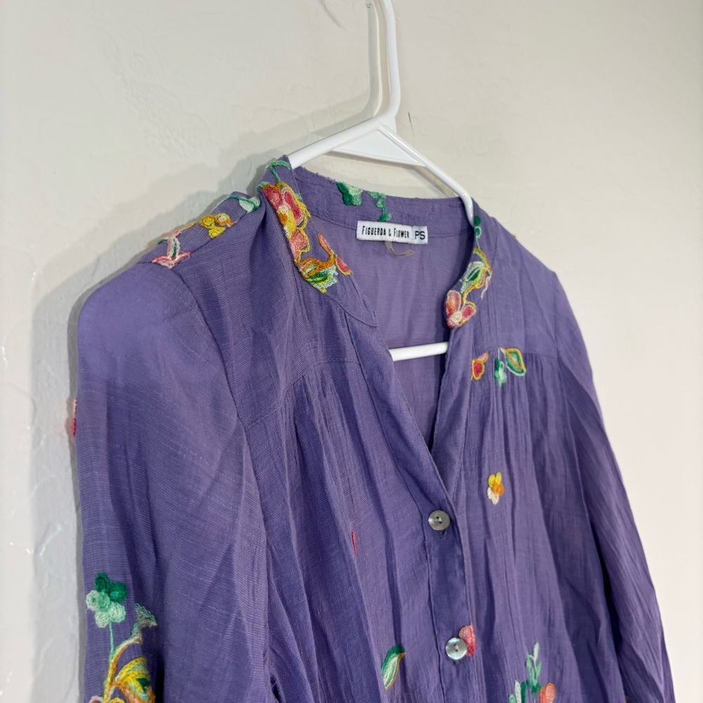 Figueroa & Flower Tunic Top Size PS Purple Embroidered Floral Feminine Button - Picture 2 of 7